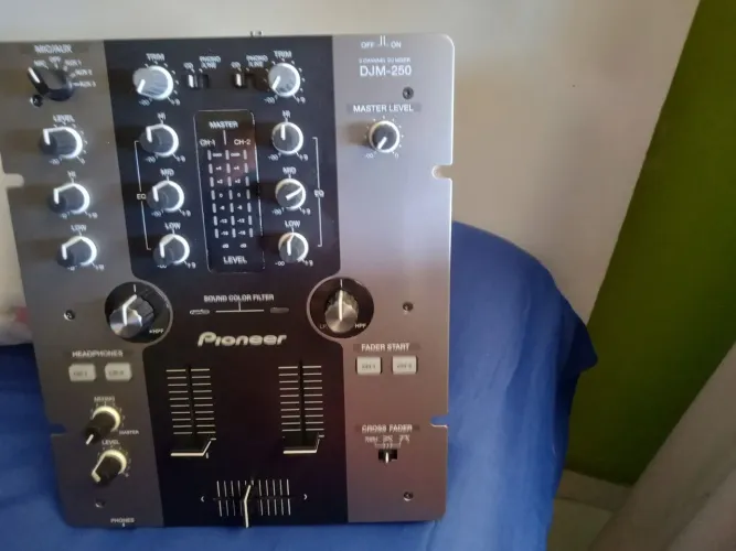 Mesa dj Pioneer djm 250k