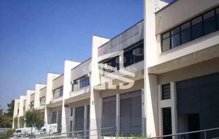 Armazém Comercial / Industrial em Ótimo Estado / Tamboré