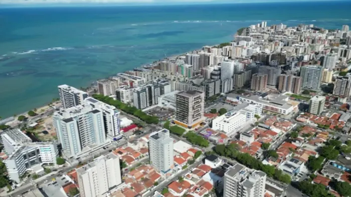 Quarto e Sala com Varanda - 45,73m² - Edf Lucarini - Jatiuca