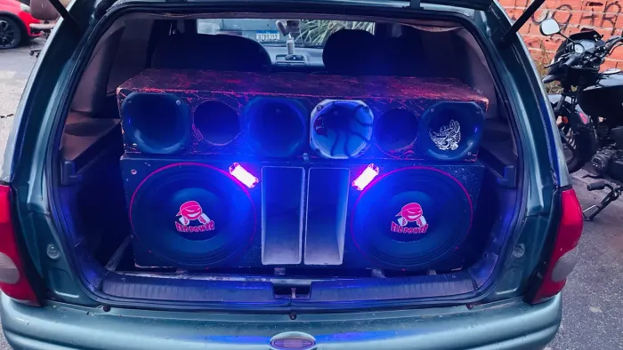 Som automotivo completo forte Vendo OU TROCO POR NOOTBOOK GAMER OU RODAS ARO 17