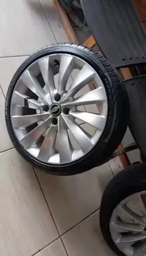 Vendo/ troco rodas 17 pneus zero