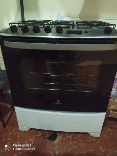 Fogão Eletrolux.