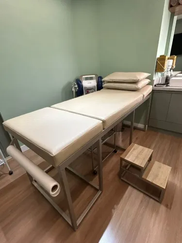 Maca Estética Fixa Aço Encosto Duplo Reclinável Espuma D33 Sob Medida + Escada