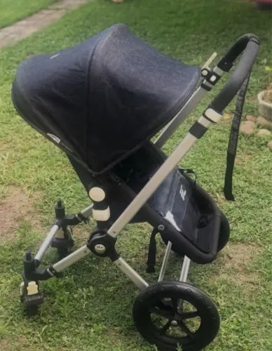 Carrinho de passeio de bebê
