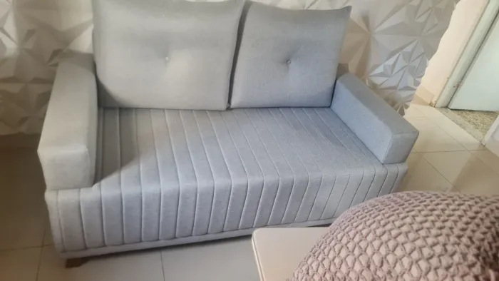 VENDO LINDO SOFÁ COM 150 DE COMPRIMENTO, MARCA LARSHOPPING COR CINZA , 6 MESES DE USO
