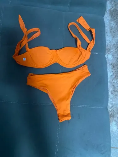 Biquíni com decote