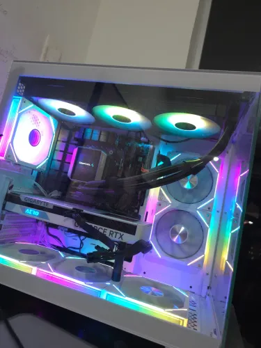 Ryzen 9 9800X3D RTX 4060 AERO WHITE PC ULTRA PERFORMANCE