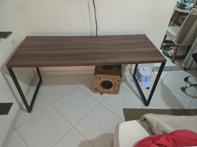 Mesa e cadeira de escritório