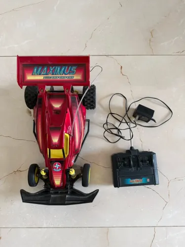 Carrinho controle remoto Maximus 2000 com controle e carregador