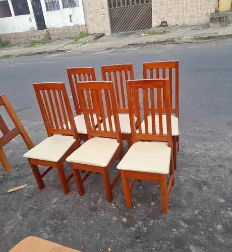 Cadeiras de madeira