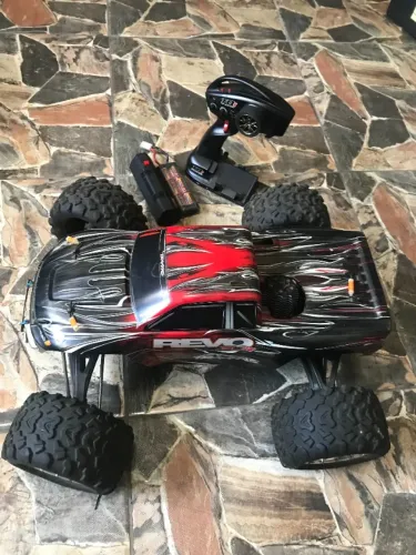 Automodelo Traxxas Revo 3.3 1/10 - (Usado)