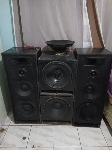 Caixas de som completa.