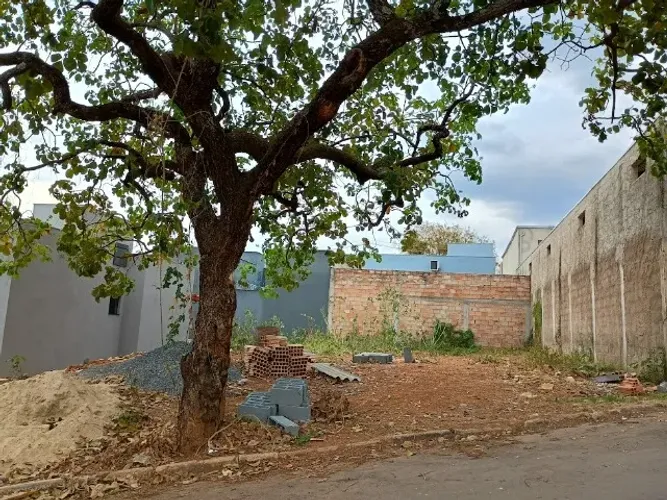 Lote com escritura e registro, oportunidade para investidor