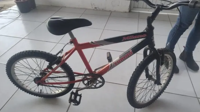 Bicicleta zummi aro 20 semi nova 