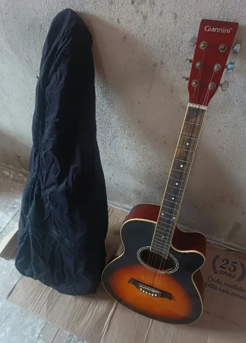 Violão Giannini Performance com Capa , motivo vou viajar e preciso do dinheiro