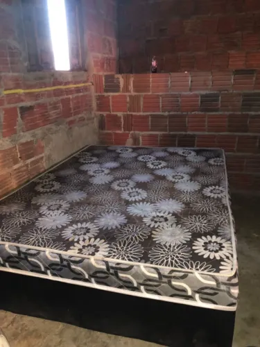Cama de casal usada em bom estado