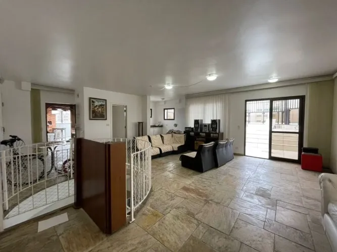 Cobertura duplex com piscina e churrasqueira, 4 dormitórios e 3 vagas, 320 m² de área útil