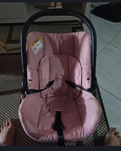 Bebê conforto semi-novo