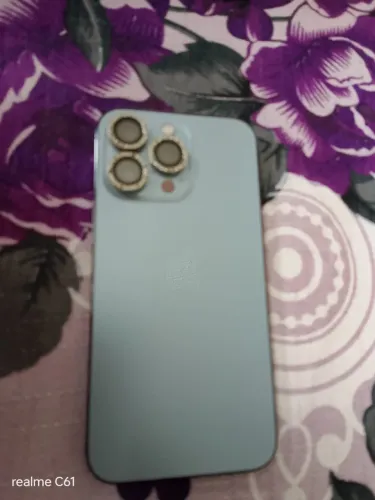 Vendo um iPhone 13 Pro em perfeito estado