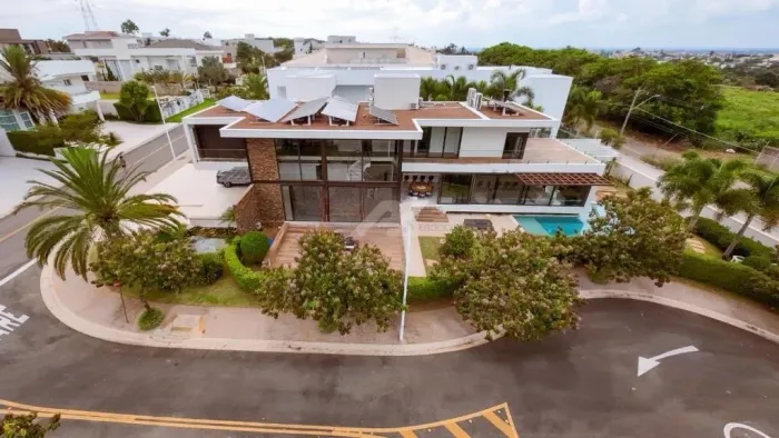 Casa à Venda no Mont Blanc Residence | 890m² de Terreno | 5 Suítes | Vista privilegiada