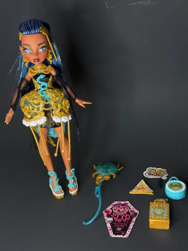 MONSTER HIGH SCARY SWEET BIRTHDAY CLEO