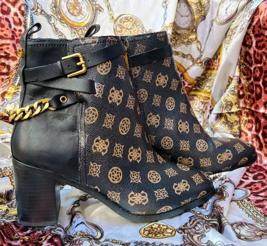 Bota da Guess