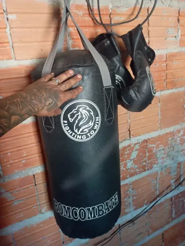 Saco de box profissional com luvas já 