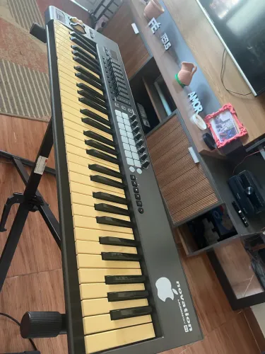 Controlador Midi Novation