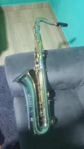 Vende-se sax tenor vintage marca galasso. Ótimo estado de conservação
