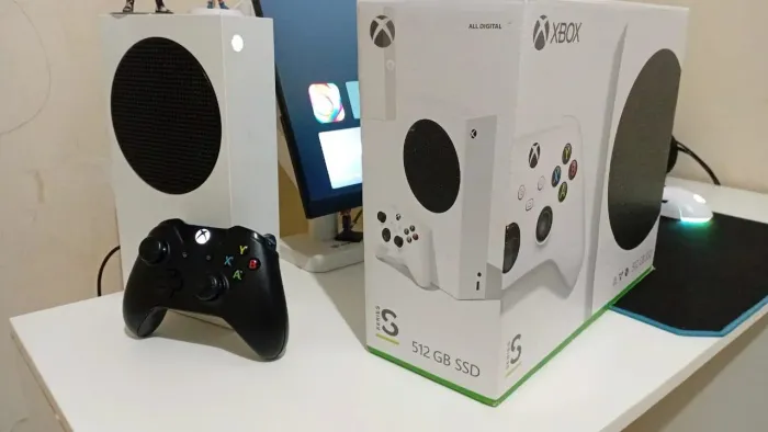 Xbox Series S 512GB + controle - R$ 1700