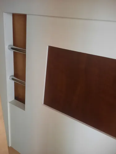 Cama em madeira maciça