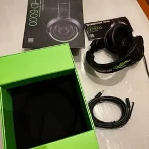 Fone de ouvido Takstar HD6000 stéreo de talta qualidade Usado poucas vezes Caixa e Cabos