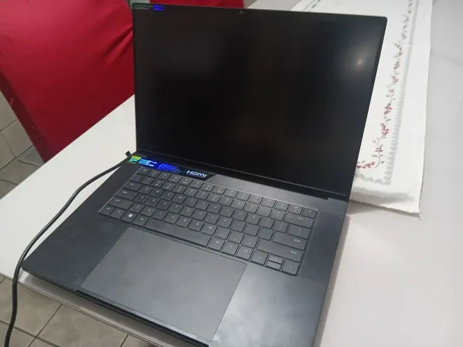 Razer Blade 16 para peças