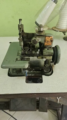 Máquina Costura Overlock Semi Industrial chinesinha 