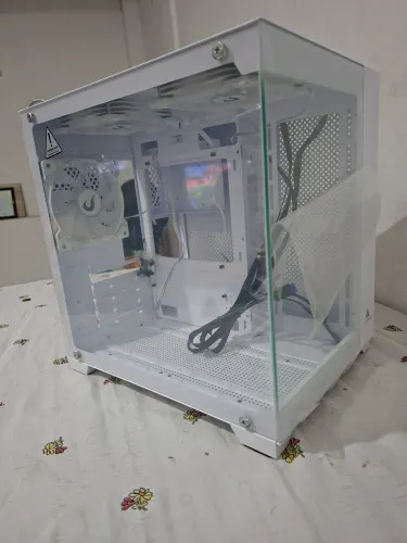 gabinete com três fans