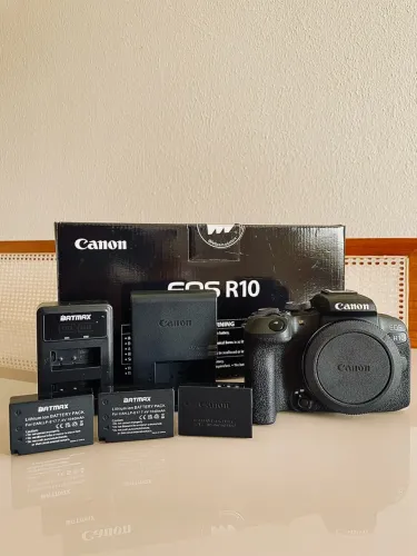 Canon R10 + acessórios - Estado de nova