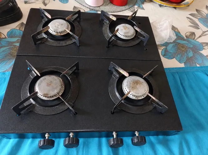 Vendo fogão de mesa 4 bocas usado poucas vezes