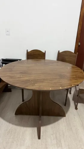 Mesa redonda 1,05m com cadeiras