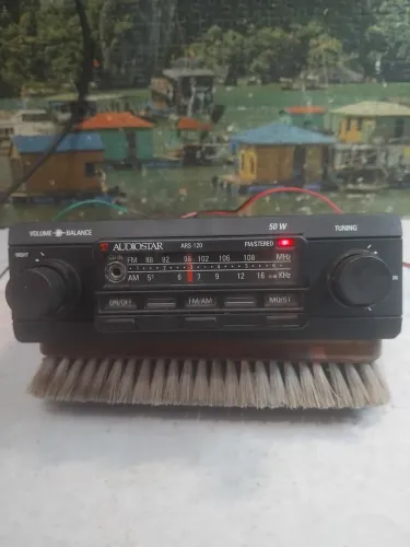 Radio automotivo Audiostar Am e Fm, com entrada auxiliar 50 watts. Funcionando.