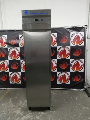 Geladeira industrial toda no aço inox por dentro e por fora marca REFERENCIAL INOX 