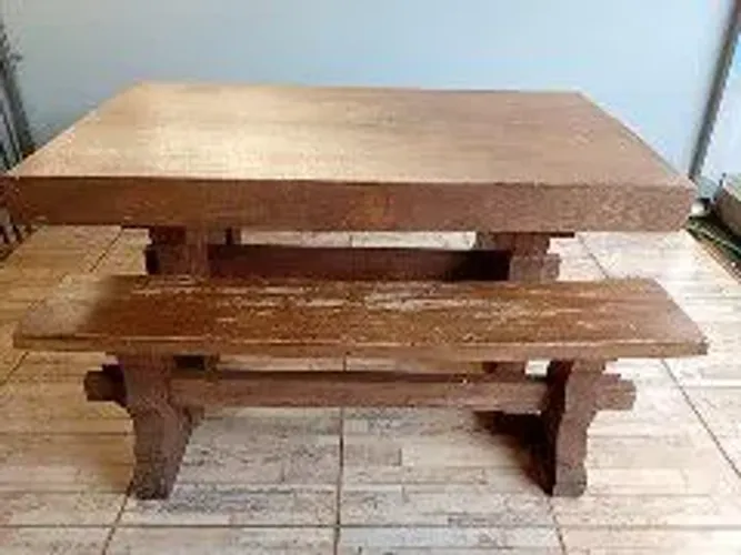 Mesa de Madeira com bancos 