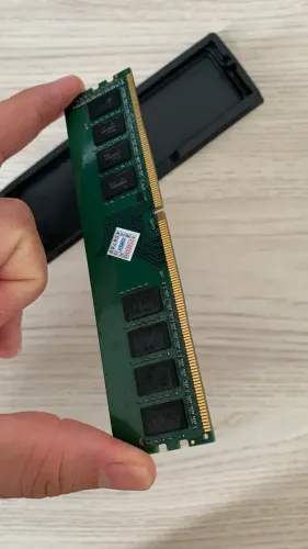 1x pente de memória RAM 8gb ddr4