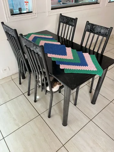 Mesa de   4 lugares de granito 