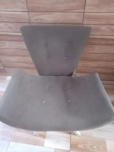 Vendo essa poltrona belicima  pé  de aluminio namorando marrom