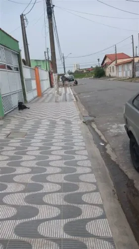 Casa de condomínio térrea de 01 quarto com quintal privativo.