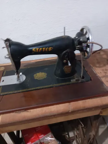 Máquina de costura pedal