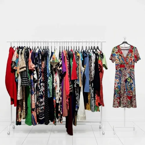 Lote 30 Vestidos - Tamanhos Variados (P ao GG) - R$ 13 Cada