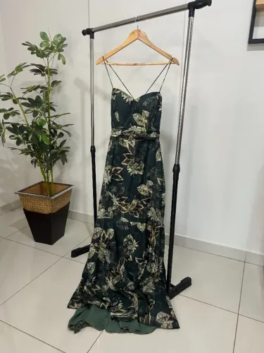 VESTIDO DE FESTA LONGO VERDE COM ESTAMPA BOTÂNICA / TROPICAL - MODELO SEREIA
