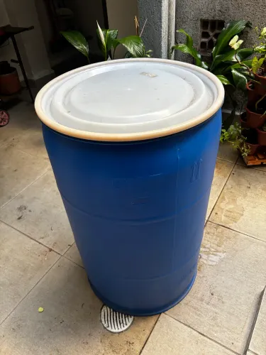 Bombona Plástica 200 Litros Azul Com Tampa - Excelente Estado!