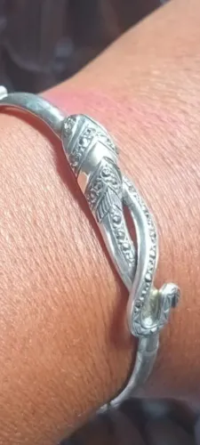 Bracelete prata design uma cobra.